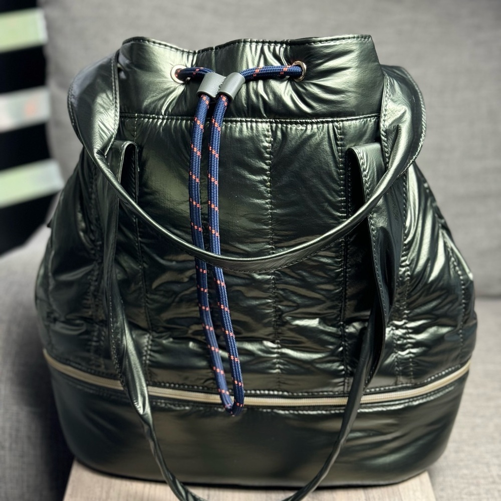 Stella & Dot Metallic Green CRUSH-IT Quilted Travel Tote / Gym/ WEEKEND BAG